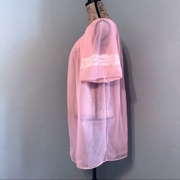 Vintage 1960s Sheer Peach Robe With Lace Detail - Picture 4 of 8